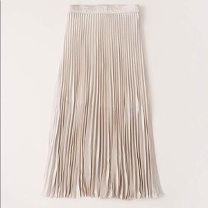 Abercrombie Pleated Cream Midi Skirt